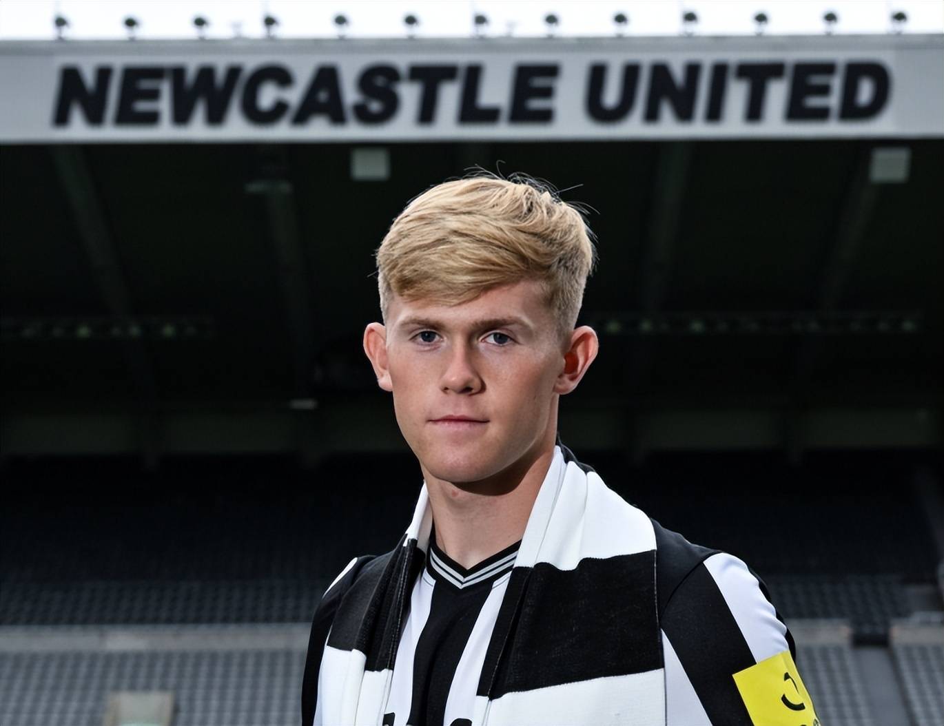 集结日切尔西官宣签约：足总杯节点到来，球迷炸锅，临场指挥获称赞的简单介绍